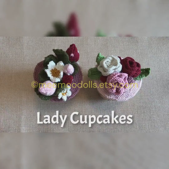 Knit Lady Rose Cupcakes. Knitted toy patterns. Knit topsy turvy doll pattern. Meemoodolls.